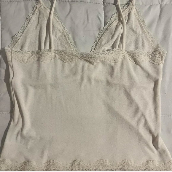 Cotton on coquette deep v lacey white cropped tank with rose in middle! - Picture 2 of 2